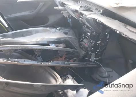 2024 Tesla Model Y Long Range Dual Motor All-Wheel Drive z USA, uszkodzony, nr VIN 7SAYGAEE2RF009485